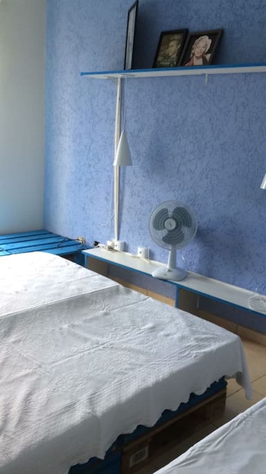 Quarto com suite com até 4 camas solteiro