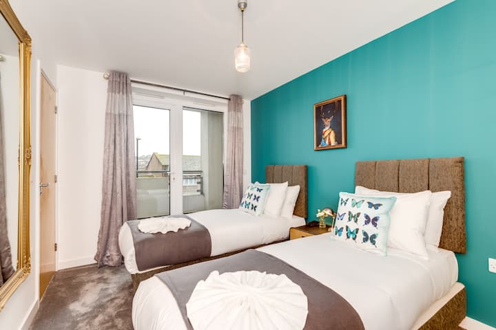 Bedroom 3 - two single beds
