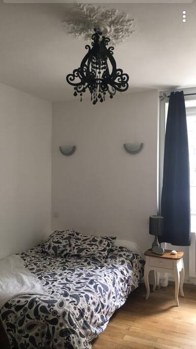 Grand lit confortable
