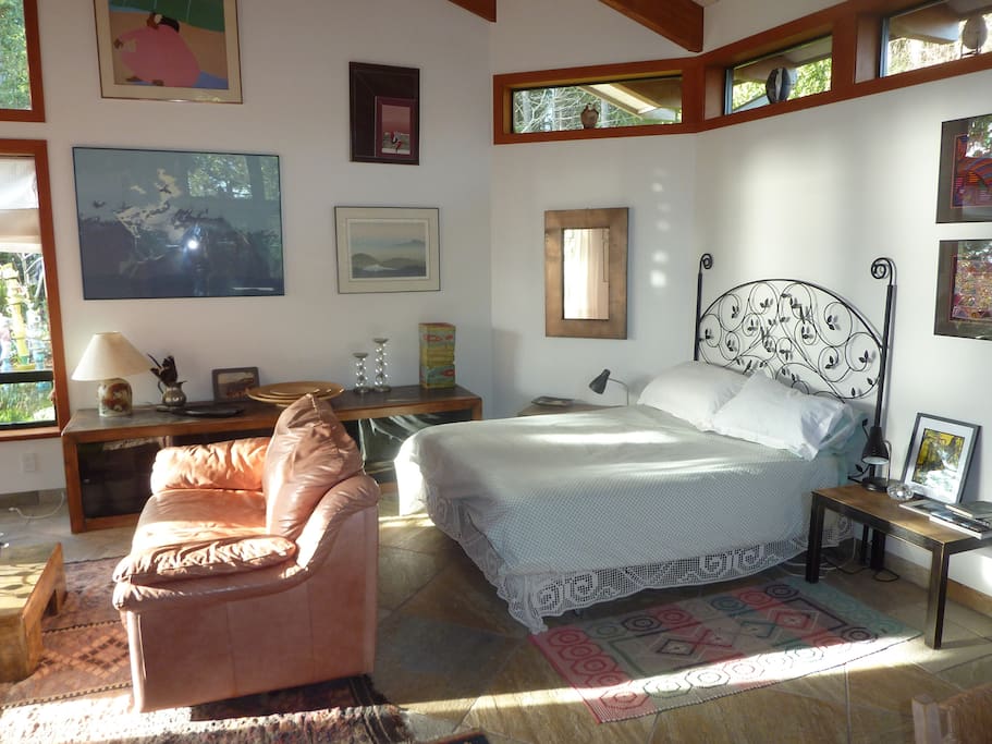Guest room, bed and sitting area