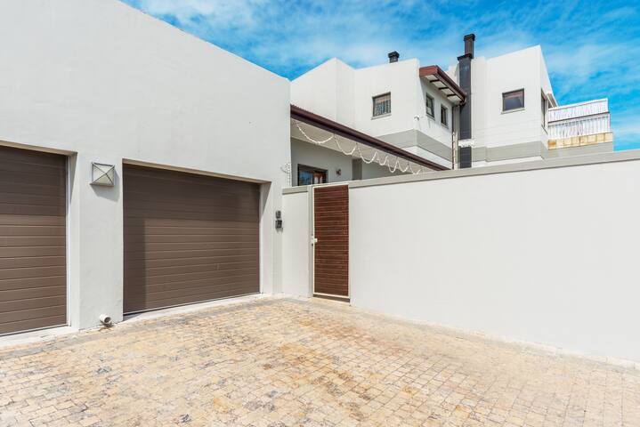 Beach Cottage Close to World-Famous Kitesurfing gallery image 2