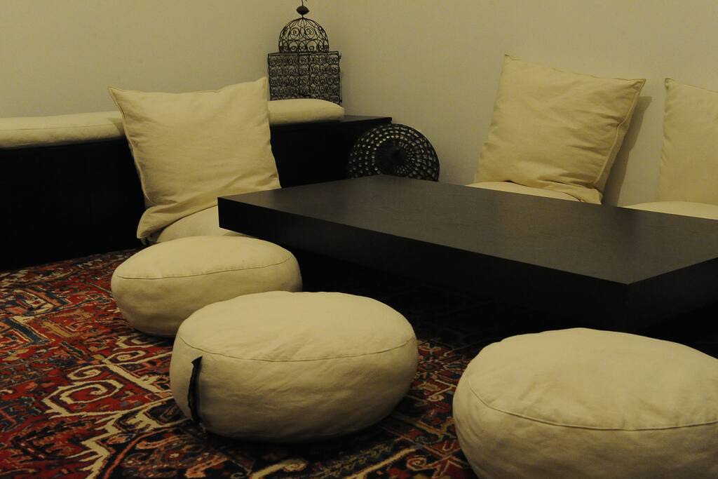 Enjoy and relax (living room)