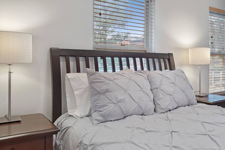 3 bed 2.5 bath + 1 Parking! Home away from Home gallery image 4