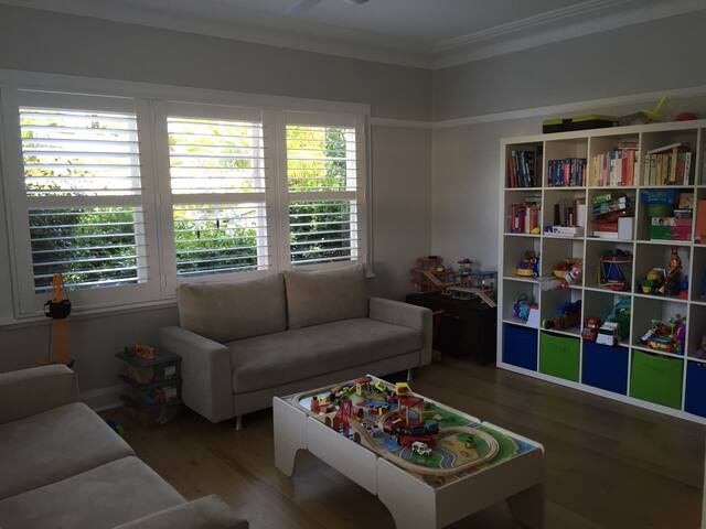 Family Beach House – sleeps 9 gallery image 4