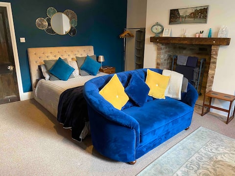 Popular Airbnb listing: Beautiful city centre basement apartment in Huntington