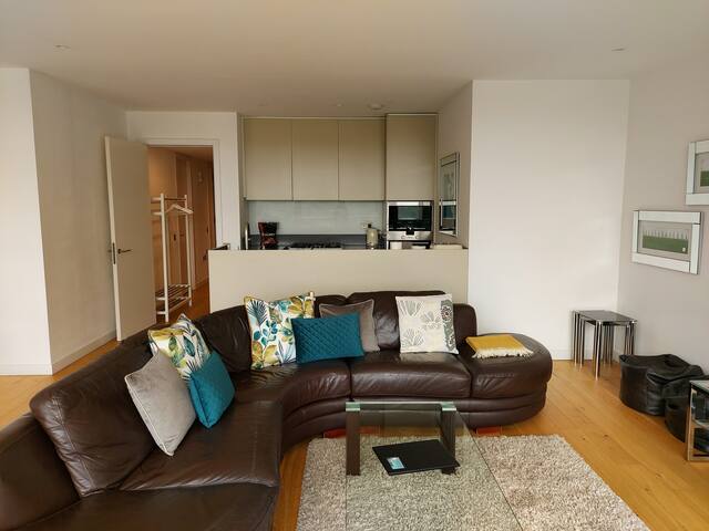 Quartermile Luxury Landing Apartment gallery image 4