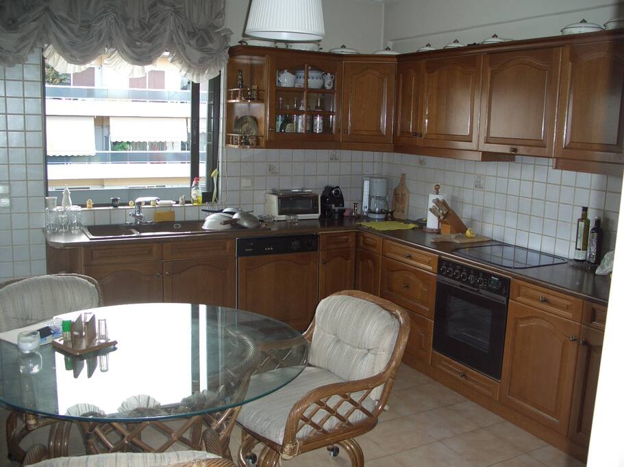 BIG KITCHEN