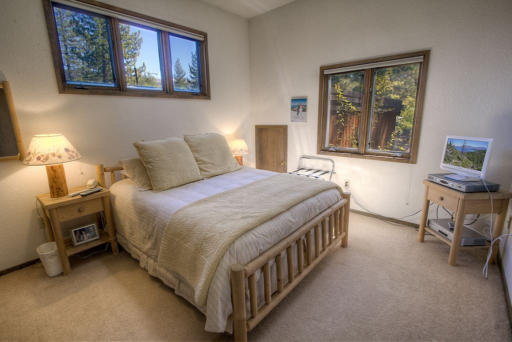 Chair,Furniture,Bedroom,Indoors,Room