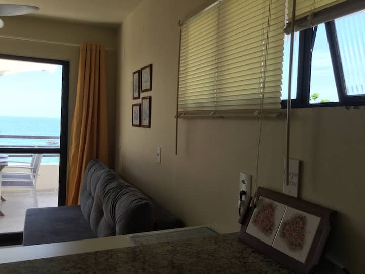 ספה נפתחת נוחה בסלון עם נוף יפהפה