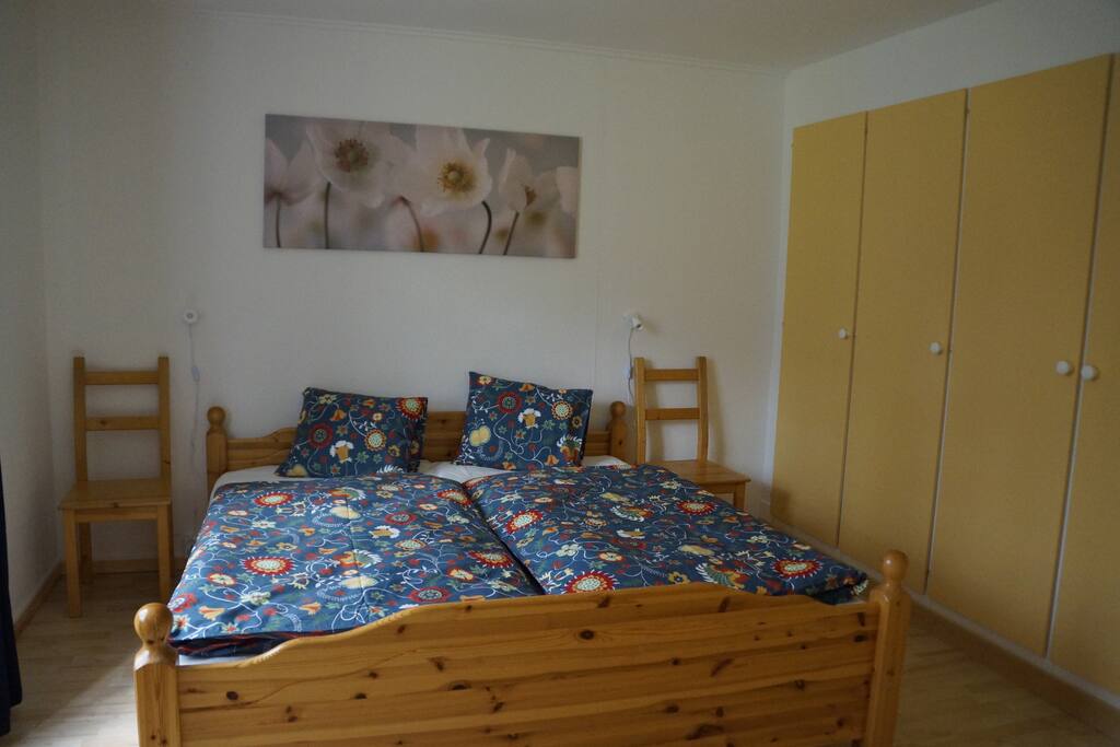 Schlafzimmer 1