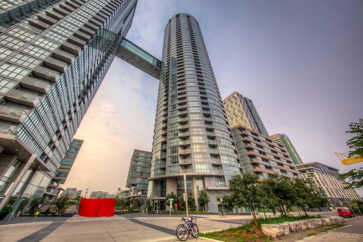Luxurious Toronto Condo with a LAKE VIEW!