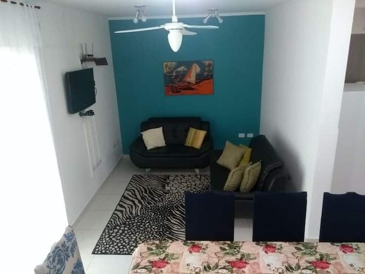 Много уютна, очарователна и удобна всекидневна. 