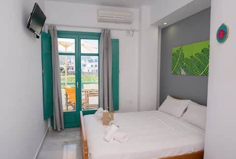 Popular Airbnb listing: Porto Katapola Pension/ Cozy Double Room in Δήμος Αμοργού