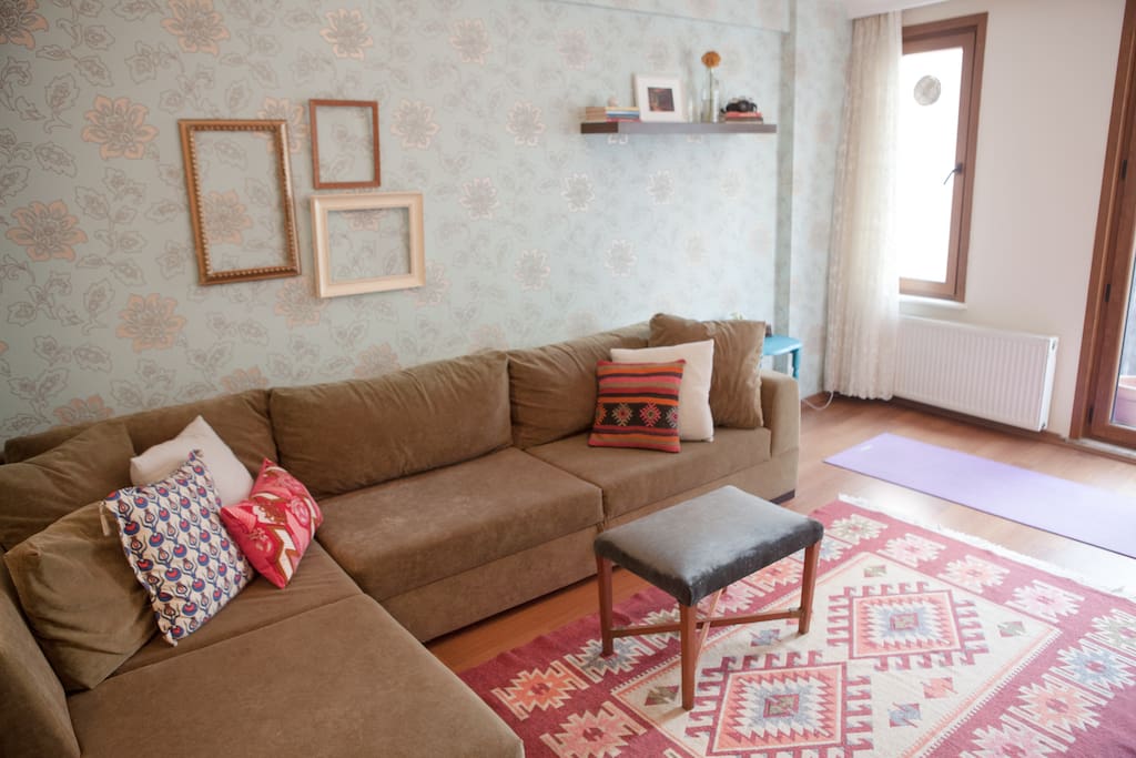 Spacious living room