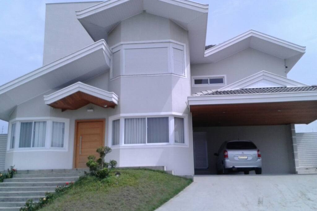 Stunning family house, ready to receive you and the people you care!