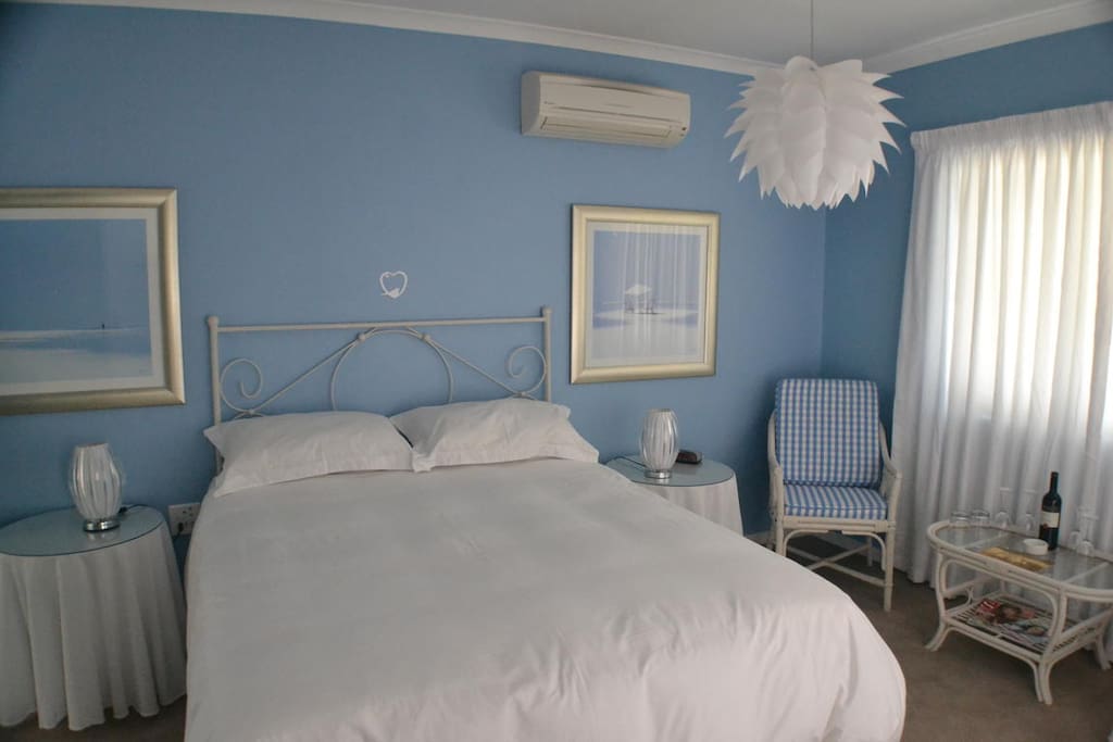 Queen bed + 2 bedside tables