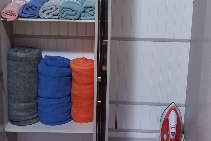 Sängkläder (kuddar, lakan och filtar) och handdukar kommer att vara tillgängliga. 