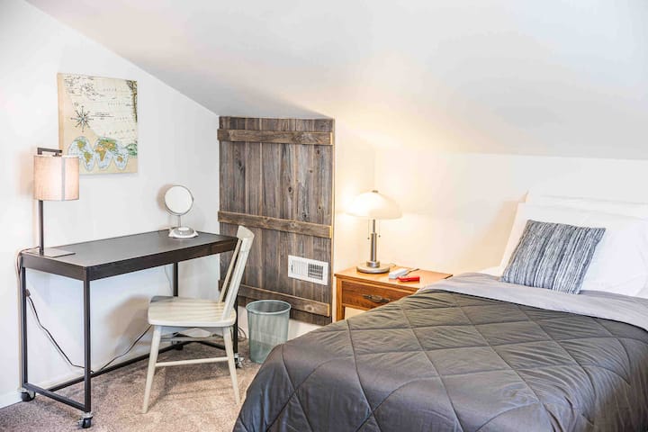 Second floor twin bedroom