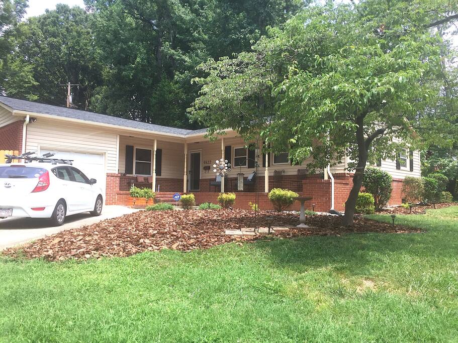 Cozy & quiet home located in the heart of Charlotte!