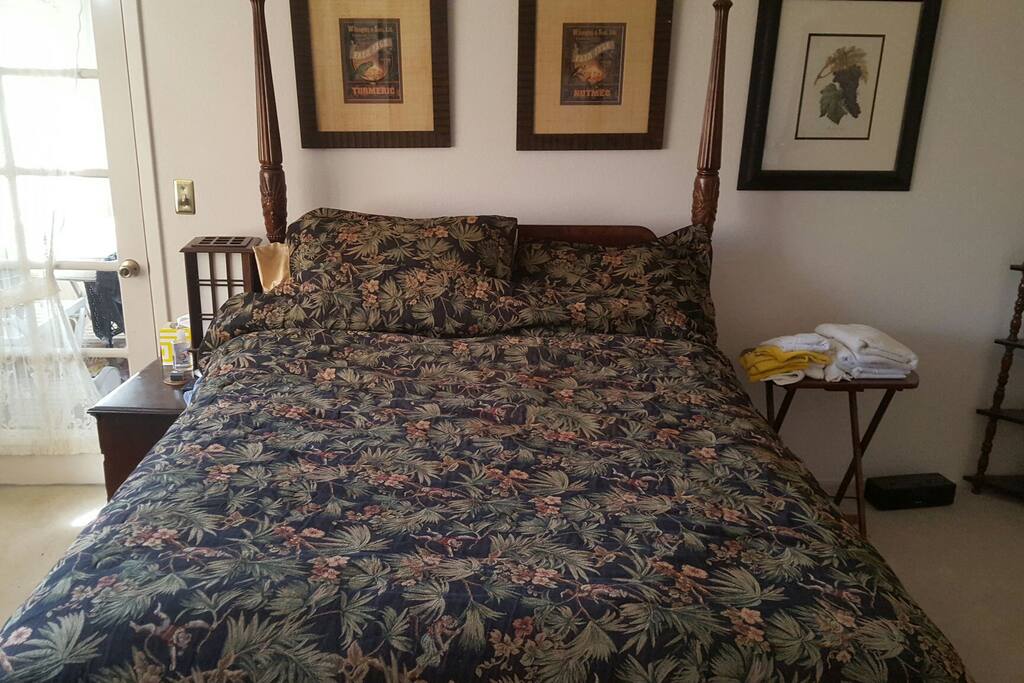 Bedroom 1, Private bathroom
