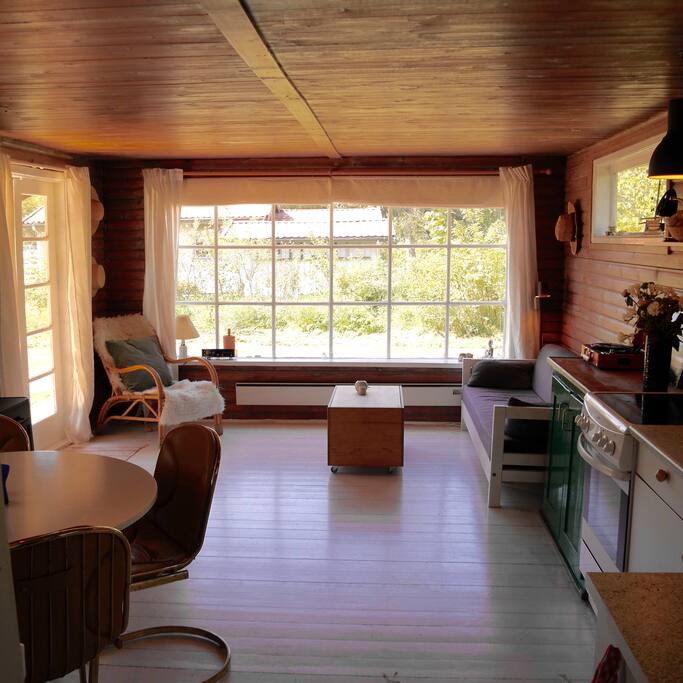 Big atelier window lights up the cozy livingroom.