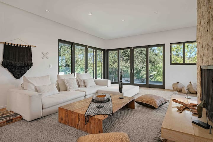 The Oasis in Beverly Hills. gallery image 4