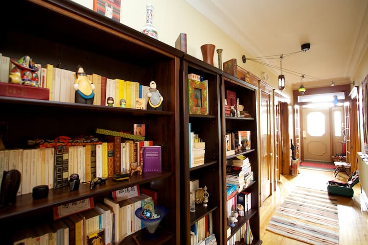 Unique & huge ap. on top floor, 31 nights & more!