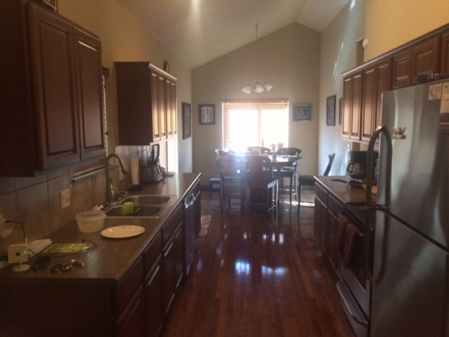 Kitchen & Dining