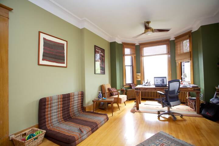 Unique & huge ap. on top floor, 31 nights & more! gallery image 3