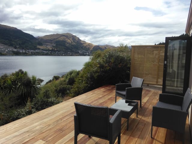 Absolute lakefront, modern and new