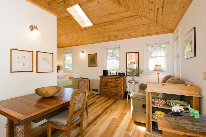 Secluded Garden Cottage nr Bolinas Beach