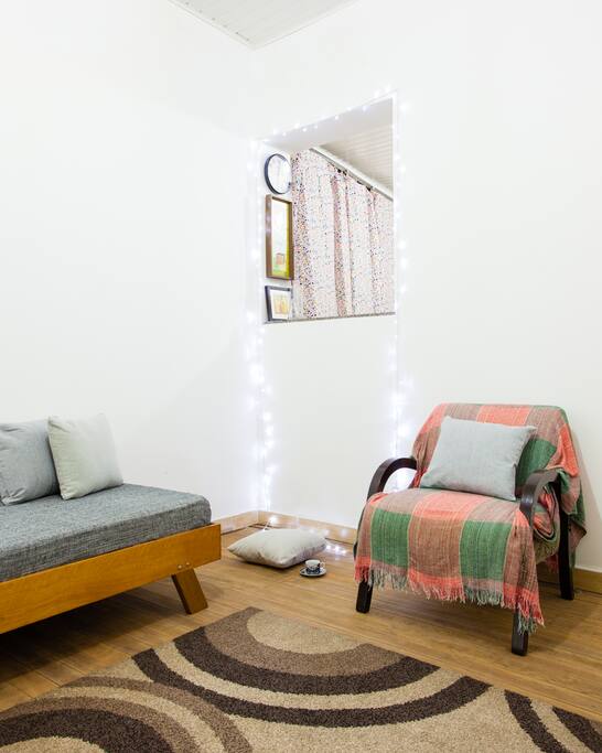 Vista da sala 02 - Aconchegante, dá aos hóspedes a tranquilidade para relaxar
