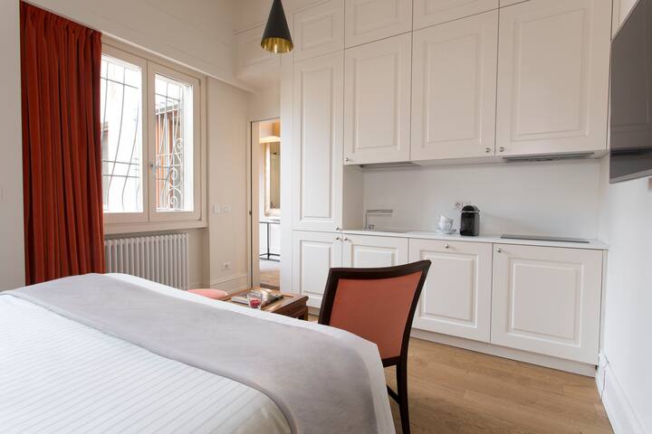 Spectacular Location Ponte Vecchio gallery image 4