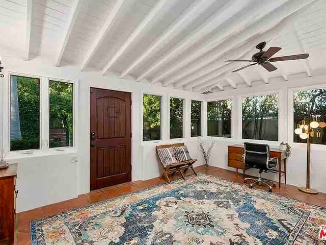 Stylish Spanish Style 3/2 Close to Everything gallery image 4