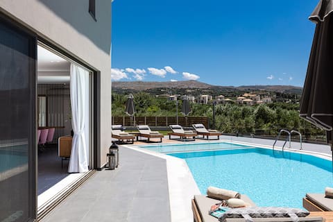 TreeTop Villa I, Views, Pool & Family Escape