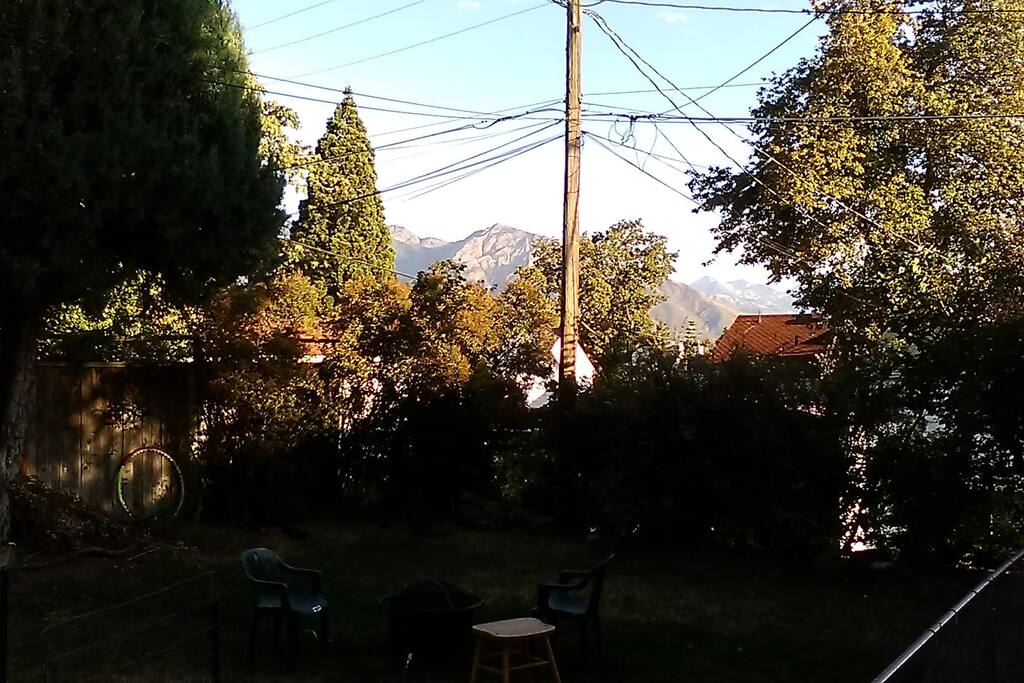 The mountains are very close!