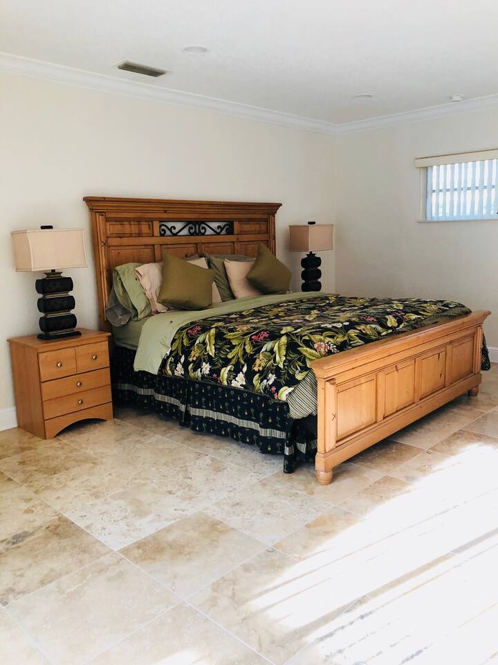 חדר שינה ראשי 1 מיטת קינג