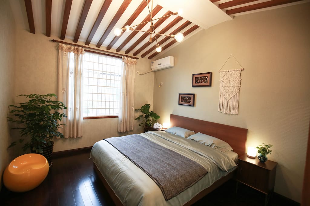 次卧 Third bedroom | 民族风风格装饰,1.8m大床及挑高吊顶,软硬适中的舒适床垫,全套野兽派高端床上用品