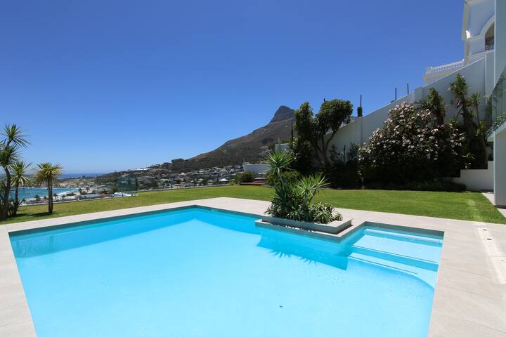 Sandpiper house, Heated Pool, Lush Garden gallery image 5