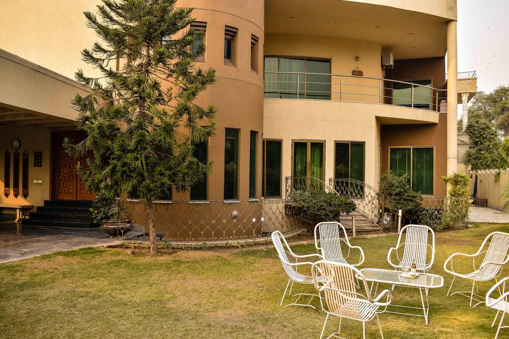 outside Garden View