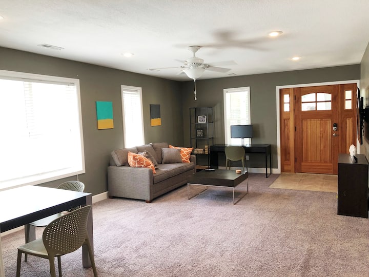 Family Friendly Nkc Bungalow! Close To Everything! - Kansas City, MO
