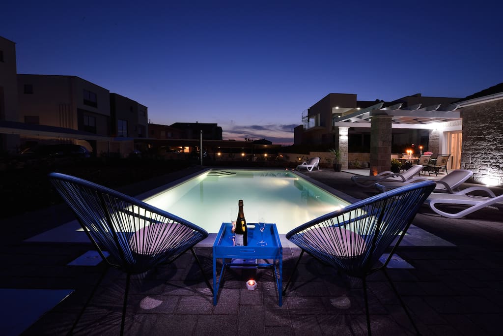Long summer nights are better with this setup