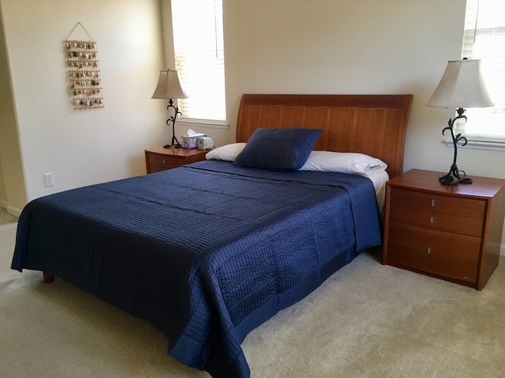 Glavna spavaća soba s bračnim krevetom (širine 150 - 179 cm) 