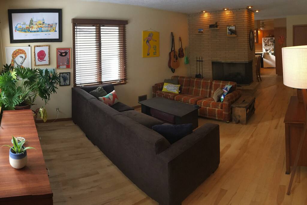 Living room lounge session anyone?
