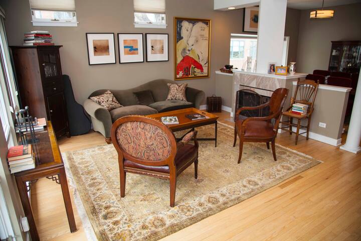 RARE FIND Luxury 4BR, 3BTH. Lincoln Park/DePaul