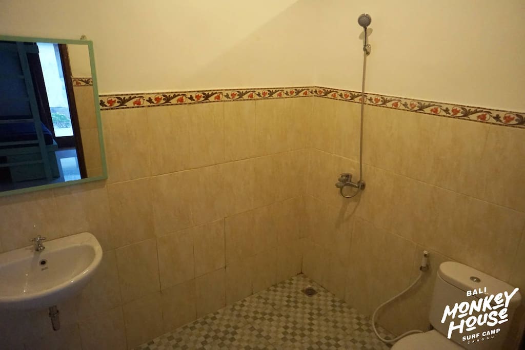 2 Bathrooms - Bali Monkey House_Surf Camp, Canggu