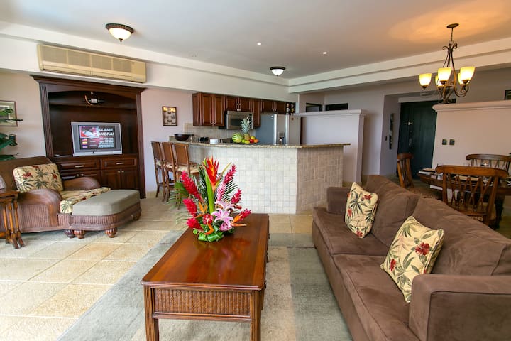 Entire home with 2 bedrooms in Quepos - Shana Residences 310 Sea-View Condo Walk to beach
