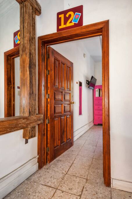 Acceso a la habitación.