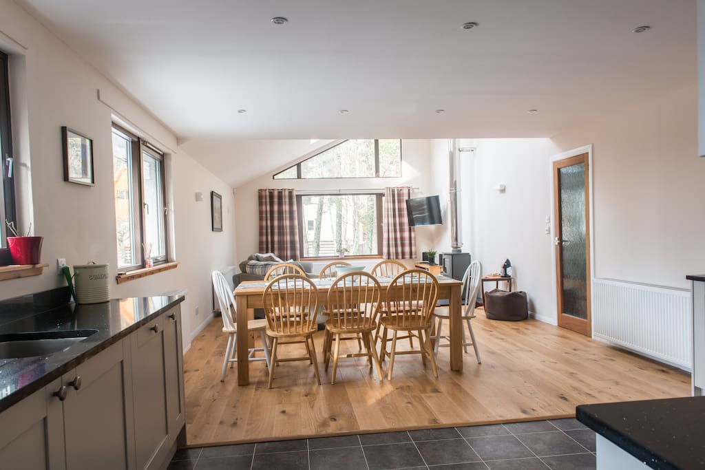 Modern, well equipped kitchen with spacious dining area