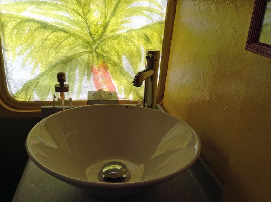 Wash basin in bathroom